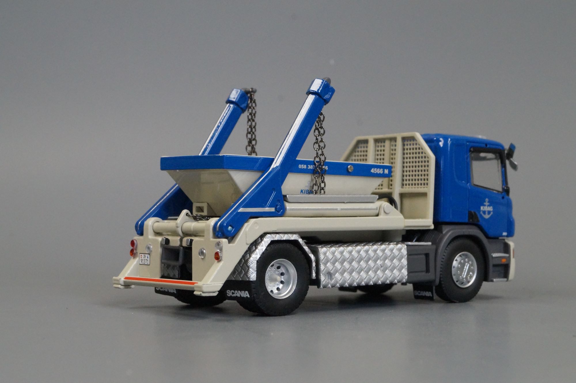 85011 - Tekno - Scania P-Serie Absetzcontainer "Kibag